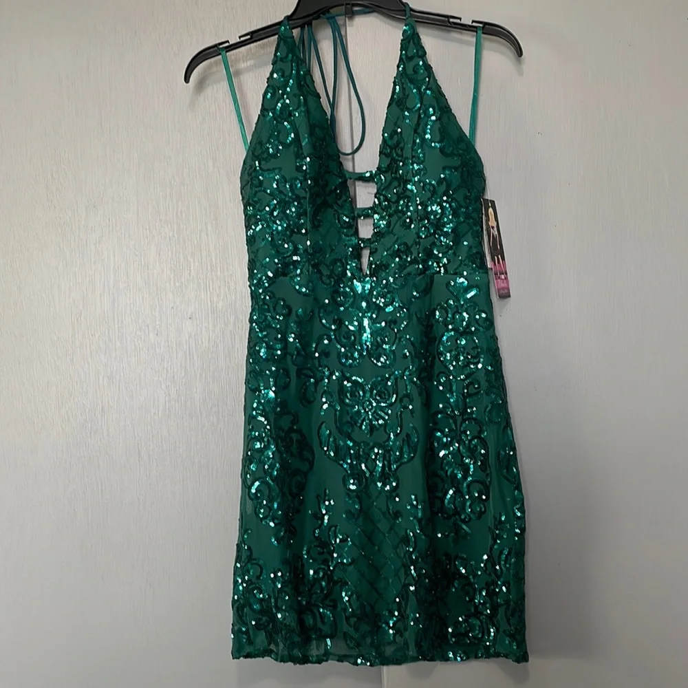 Junior’s Emerald Sequin Dress - Picture 2 of 7